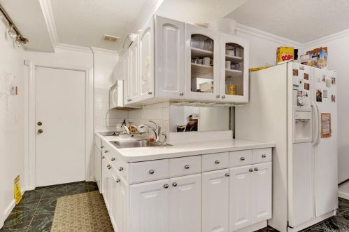 588 165th St, Bronx NY 10459-3273 exterior