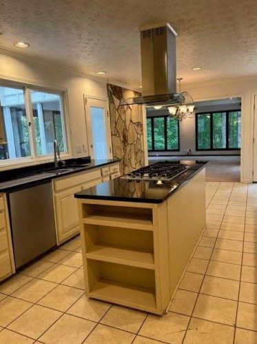 7135 Cherry Blf Dr, Atlanta GA 30350-1029 exterior