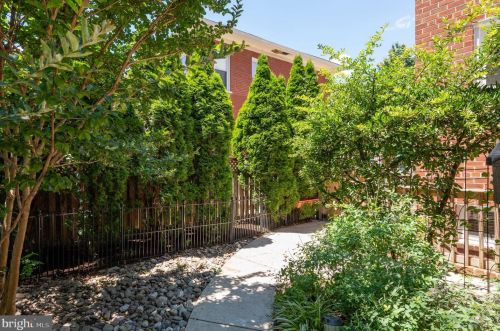 303 Raymond Ave, Alexandria VA 22301-1038 exterior