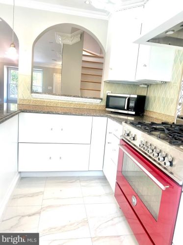 7819 Colonial Springs Blvd, Alexandria VA  22306-2849 exterior