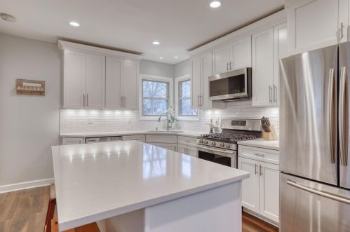 10015 Glendale Ave, Milwaukee WI  53225-4624 exterior