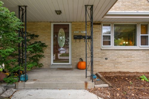 3826 77th St, Milwaukee, WI 53220-1602