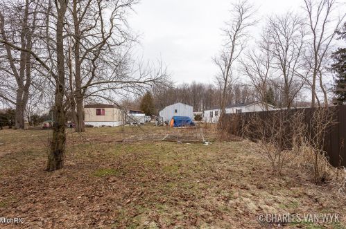 305 Jones St, Grant MI 49327-9143 exterior