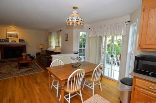 3 Commodore Hull Dr, Derby CT 06418-2255 exterior