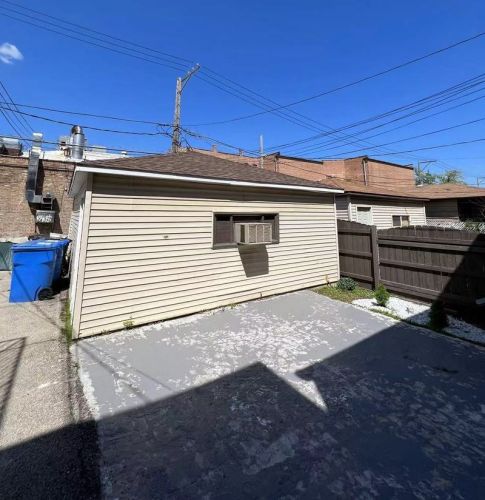 3824 Emerald Ave, Chicago IL 60609-4412 exterior