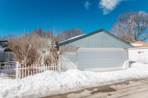 5742 40, Milwaukee WI 53221-3910 exterior