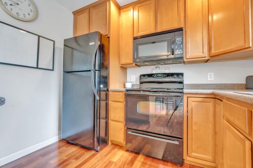 6 Townsend Dr, Dover NH 03820-6514 exterior