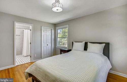 2232 Candlewood Dr, Alexandria VA 22308-1507 exterior