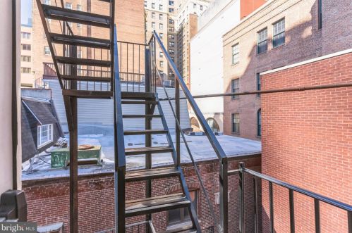 238 13th St, Philadelphia PA  19107-5626 exterior