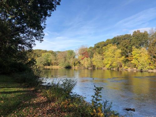 10 Farm Mdw Ln, Montgomery NY 12549-2100 exterior