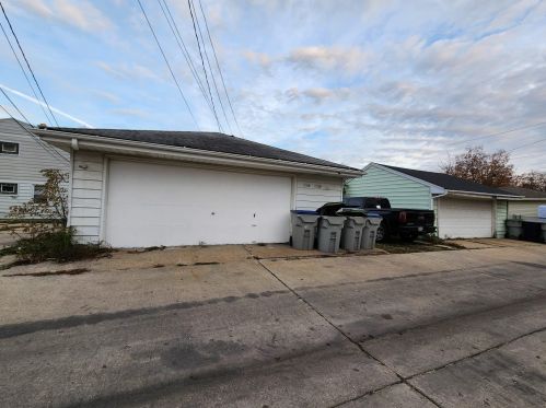 5717 97th St, Milwaukee WI  53225-2504 exterior