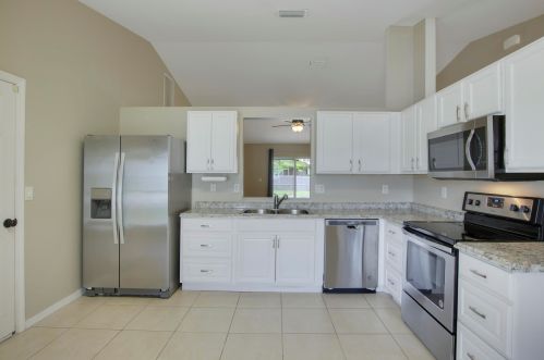 334 Whitmore Dr, Fort Pierce FL 34984-4529 exterior