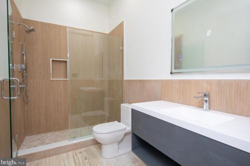 6627 Lincoln Dr, Philadelphia PA exterior