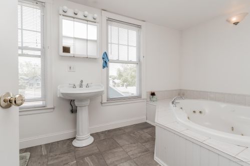 1179 Washington Ave, Portland ME 04103-2042 exterior