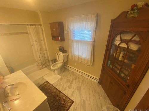 1 West St, Windsor Locks CT  06096-2210 exterior