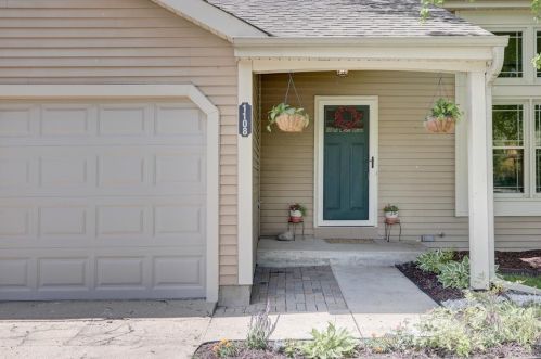 1108 Cedar Crest Dr, Bull Valley, IL 60014-6945