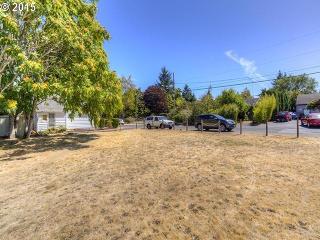 5819 Mason St, Portland, OR 97218-2211