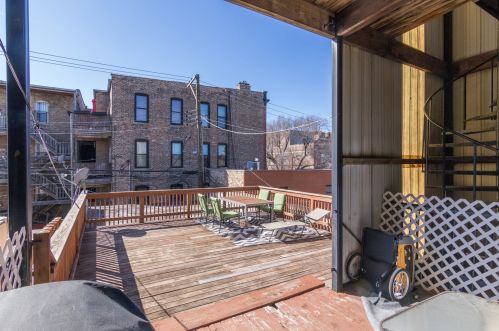 2056 Halsted St, Chicago IL 60608-3449 exterior