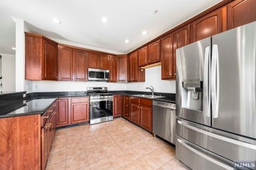 33 Forshee Cir, Montvale NJ 07645-1781 exterior