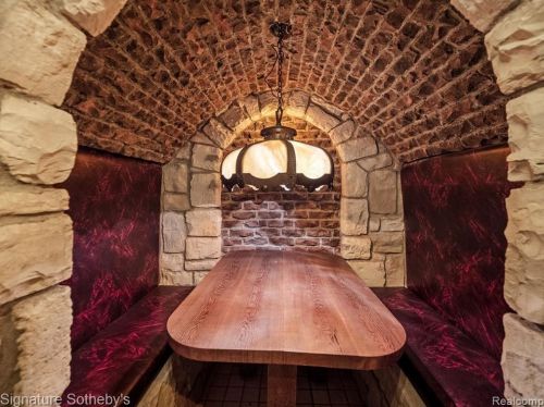 2009 Victoria Hl, Rochester MI exterior