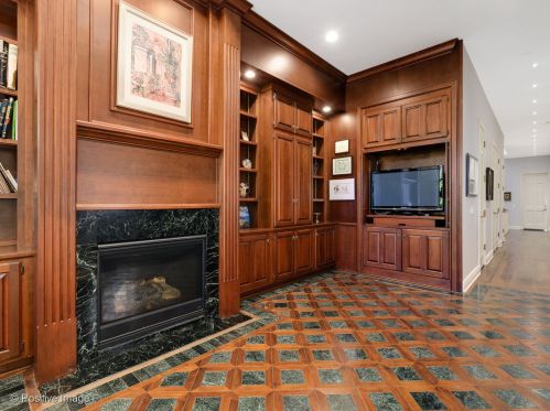 2042 Cleveland Ave, Chicago IL 60614-4509 exterior