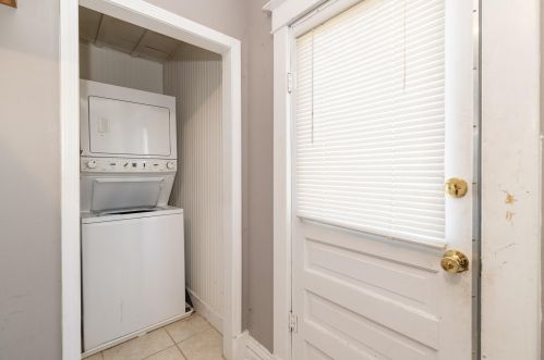 1408 Westnedge Ave, Kalamazoo MI 49007-2426 exterior