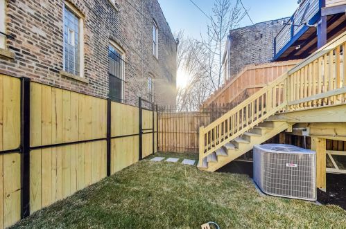 2255 Monroe St, Chicago IL  60612-2936 exterior