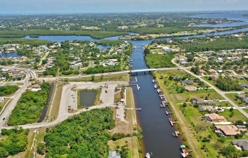 2885 Eagle Dr, Fort Pierce FL 34951-2374 exterior