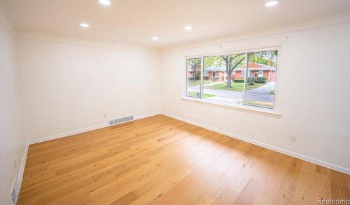 8451 Nightingale St, Dearborn Heights MI  48127-1203 exterior