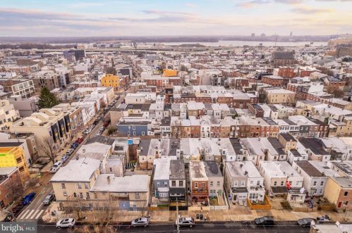 2233 Cedar St, Philadelphia PA  19125-2909 exterior