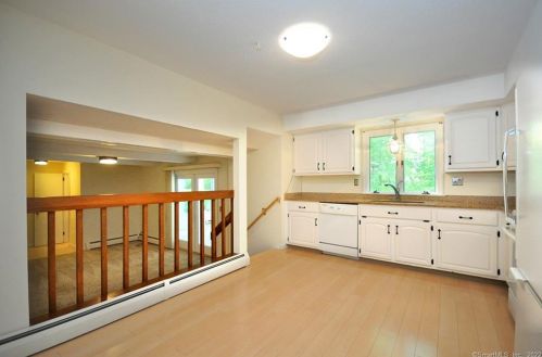 51 Lincoln Way, Windsor CT 06095-3545 exterior