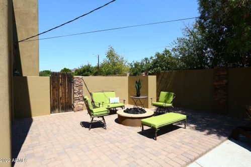 4451 Earll Dr, Phoenix AZ 85031-3821 exterior