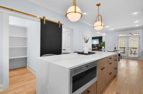 560 Morgan St, Atlanta GA 30308-2821 exterior