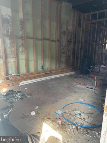 1905 5th St, Philadelphia, PA 19122-2122