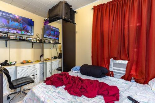 12 Humes St, Providence RI 02907-3203 exterior