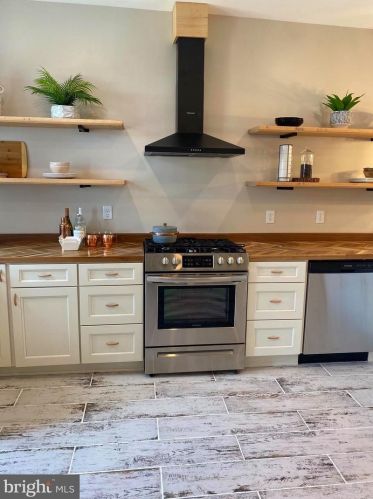 237 Elm St, Lancaster PA  17603-3445 exterior