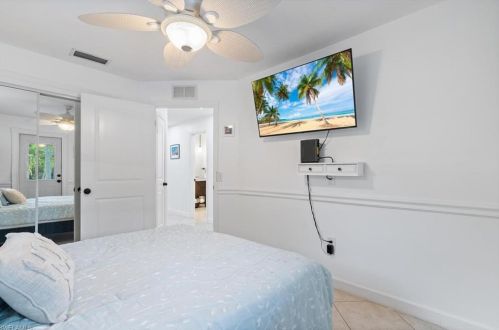 2549 Ter, Naples FL 34104-4322 exterior