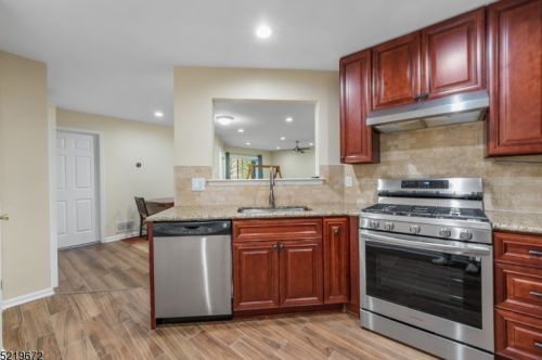 105 Rip Van Dam Ct, Montgomery NJ  08502-4101 exterior