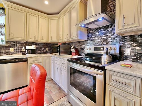 30 6 St, Chester PA 19013-3706 exterior