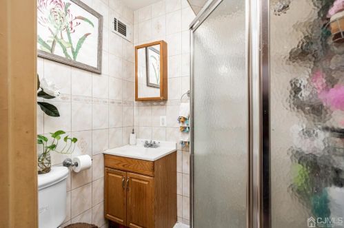 6 8 St, New Brunswick NJ 08902-4534 exterior