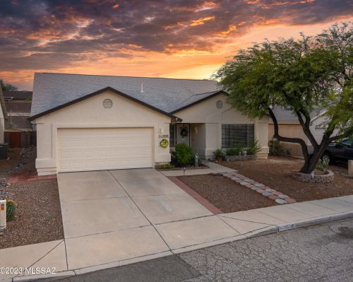 10246 Essex Village Dr, Tucson AZ 85748-6796 exterior