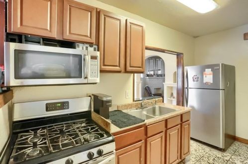 216 Castle Shannon Blvd, Pittsburgh PA 15228-2233 exterior