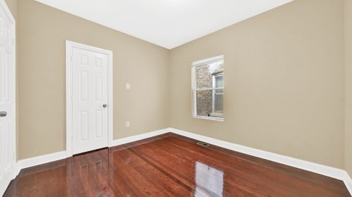 5820 Campbell Ave, Chicago IL 60659-5011 exterior