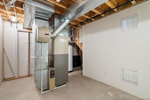 1342 Alameda Blvd, Troy MI 48085-6739 exterior