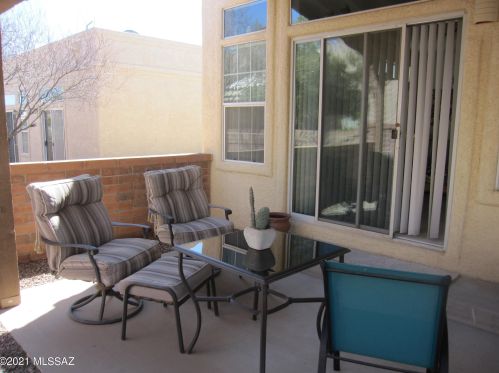 560 Riverdale Ct, Green Valley AZ 85614-3524 exterior