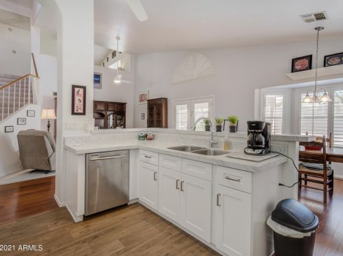 2124 Cathedral Rock Dr, Phoenix AZ 85045-1821 exterior