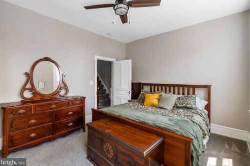 1233 Jackson St, Philadelphia PA 19148-2929 exterior