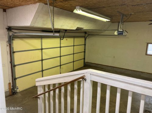 1893 Latas Ln, Meskegon MI 49442-6835 exterior