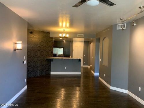 5450 Deer Valley Dr, Phoenix AZ  85054-8118 exterior