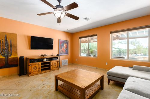 4421 Pontatoc Rd, Tucson AZ 85718-6750 exterior